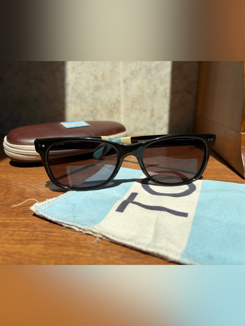 TOMS Vintage Sunglasses Classic 101 with original case and cloth
